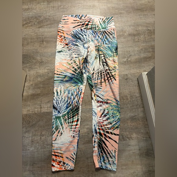 Pink Fabletics Leggings - Picture 2 of 3